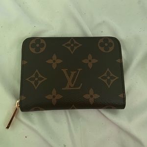 Louis Vuitton zippy wallet